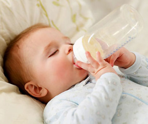 Có nên pha sữa với nước cơm?