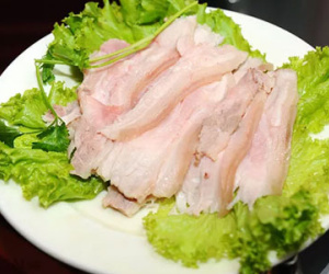 Thực phẩm có "chết" cũng không được ăn với rau thơm
