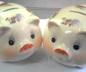 "Để tang cho heo đất và tất cả những ước mơ đã chết"