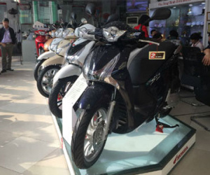 Honda SH chênh giá kỷ lục 12 triệu đồng