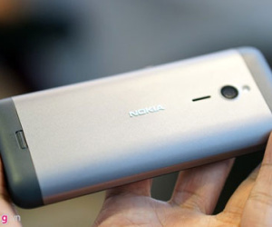 Mở hộp di động vỏ nhôm giá 1,4 triệu của Nokia vừa bán ở VN