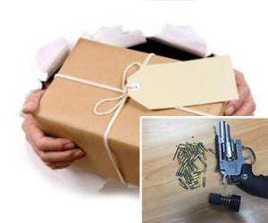 Gửi chuyển phát nhanh súng ngắn và 40 viên đạn ra Hà Nội