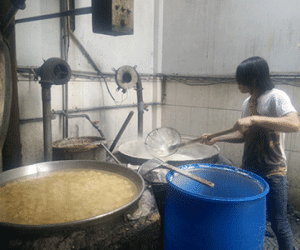 Rùng mình với nguyên liệu mứt Tết ngập trong... hóa chất tẩy trắng công nghiệp