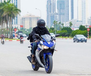 Xe gắn máy bật đèn chiếu sáng ban ngày là theo lộ trình