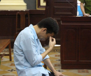 Bị đánh hội đồng, nam công nhân cầm dao đâm chết người