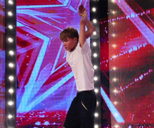 Thí sinh bẻ xương gây sốc Vietnam's Got Talent 2016