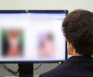 Chồng thích xem web sex, chat khiêu dâm với người cùng giới