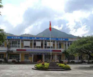 Kỷ luật thầy giáo "tra tấn" học sinh ngay trên lớp