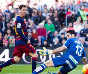 Messi lập hat-trick, Barca đòi lại ngôi đầu La Liga