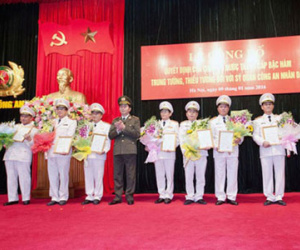 Thăng hàm cấp tướng cho nhiều sĩ quan công an