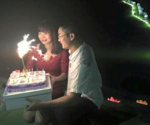 "Chồng người ta" với quà kỉ niệm 10 năm ngày cưới khiến ai cũng phải ghen tỵ