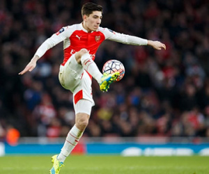 Hối hận vì bán Bellerin, Barca lên kế hoạch "sửa sai"