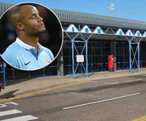 Kompany hoảng hồn khi máy bay chở anh suýt gặp tai nạn
