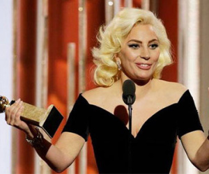 Lady Gaga giành Quả Cầu Vàng nhờ cảnh "nóng" gây sốc