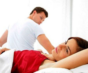 Khổ như bị chồng hiếp dâm: Bữa tối chửi vợ như kẻ thù, đi ngủ lại đòi "yêu"