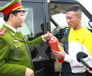 Bộ Công an: Chưa xử phạt lỗi thiếu bình chữa cháy trên ôtô