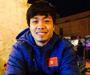 Công Phượng nghỉ tập trong buổi U23 VN làm quen sân