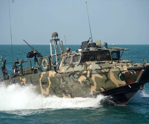 Iran tạm giữ hai tàu tuần tra của Hải quân Mỹ