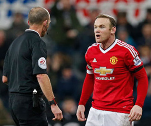 Rooney chê hàng thủ Man Utd ngớ ngẩn