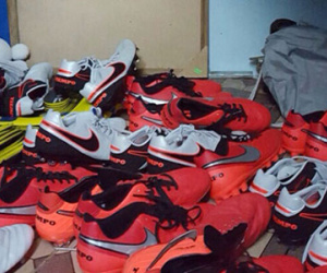 Shop thể thao lời vài triệu đồng/đôi giày Nike từ công nhân trộm được