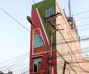 Người đàn ông bị đâm hàng chục nhát trong nhà nghỉ