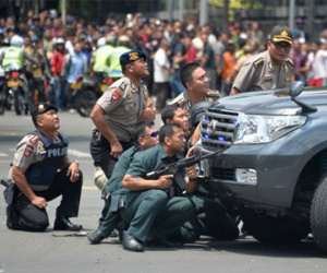 Nổ, đấu súng nhiều giờ ở thủ đô Indonesia