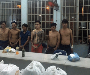 Bắt nhóm giang hồ bảo kê đường dây mại dâm nam