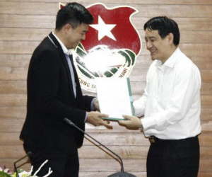 "Thăng hàm, bổ nhiệm cho MC Tuấn Tú là đúng" (?!)