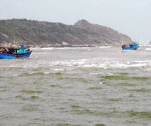 Cứu tàu câu cá ngừ Bình Định gặp nạn trên biển