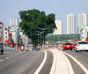 Cận cảnh con đường hơn 6.000 tỷ đồng Nhật Tân - Cầu Giấy ngày đầu thông xe