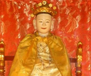 Chuyện ít biết về nữ hoàng duy nhất ở Việt Nam