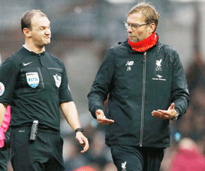 HLV Van Gaal chọc ngoáy Klopp trước trận cầu đinh