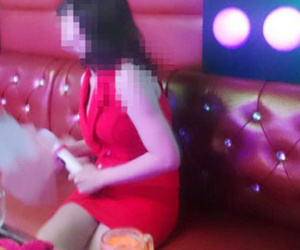 Phận gái miền Tây vào động quỷ phải cắn răng chịu hành động "đê hèn"