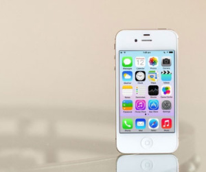 iPhone 4S chính hãng giảm giá còn 4 triệu đồng