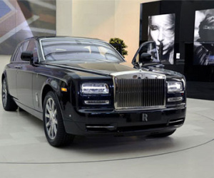 Rolls-Royce bán xe siêu sang như thế nào?