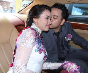 Trang Nhung e ấp bên chú rể trong lễ cưới sáng nay