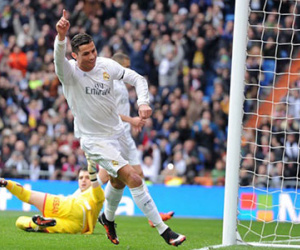 Tranh cãi: Ronaldo xứng đáng bị thẻ đỏ?