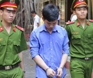 Cướp ô tô chạy một vòng rồi… vứt bên lề đường