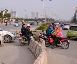 Giao thông lộn xộn trên đường nghìn tỷ mới thông xe