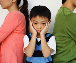 Ly hôn, cha mẹ vẫn đóng kịch "ngủ chung giường" là sai lầm