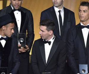 Ronaldo làm phiên dịch cho Messi và Neymar