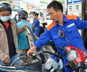 Mặc quỹ bình ổn phình to, thuế phí xăng vẫn giữ nguyên