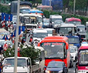 Sau 5 ngày xăng dầu giảm giá: Phải giảm giá cước vận tải