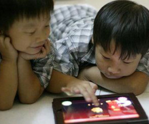 Trẻ Việt nghiện đồ công nghệ: Con dọa bán mẹ mua Ipad