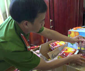 Căn phòng đầy pháo Trung Quốc của cô gái miền Tây