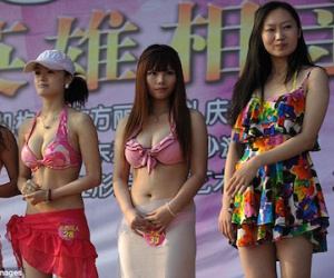 Đại gia làm chúa đảo, suốt 5 năm tuyển vợ gái trinh