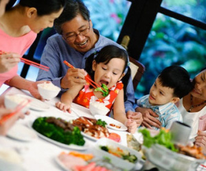 Nếu tôi tố cáo bí mật này, gia đình tôi có thể sụp đổ bất cứ lúc nào