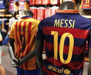 Áo bóng đá của Messi bán chạy nhất năm