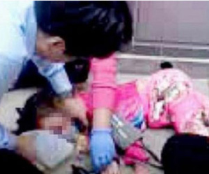 Bé gái rơi từ tầng 4 nguy kịch vì sai lầm của bà ngoại