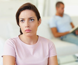Chồng cấm cửa, tịch thu quần áo, trang sức vì vợ đòi về ngoại ăn tết